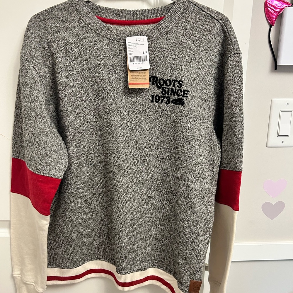ROOTS Cabin Boyfriend Crew sweater NWT. Women's small.